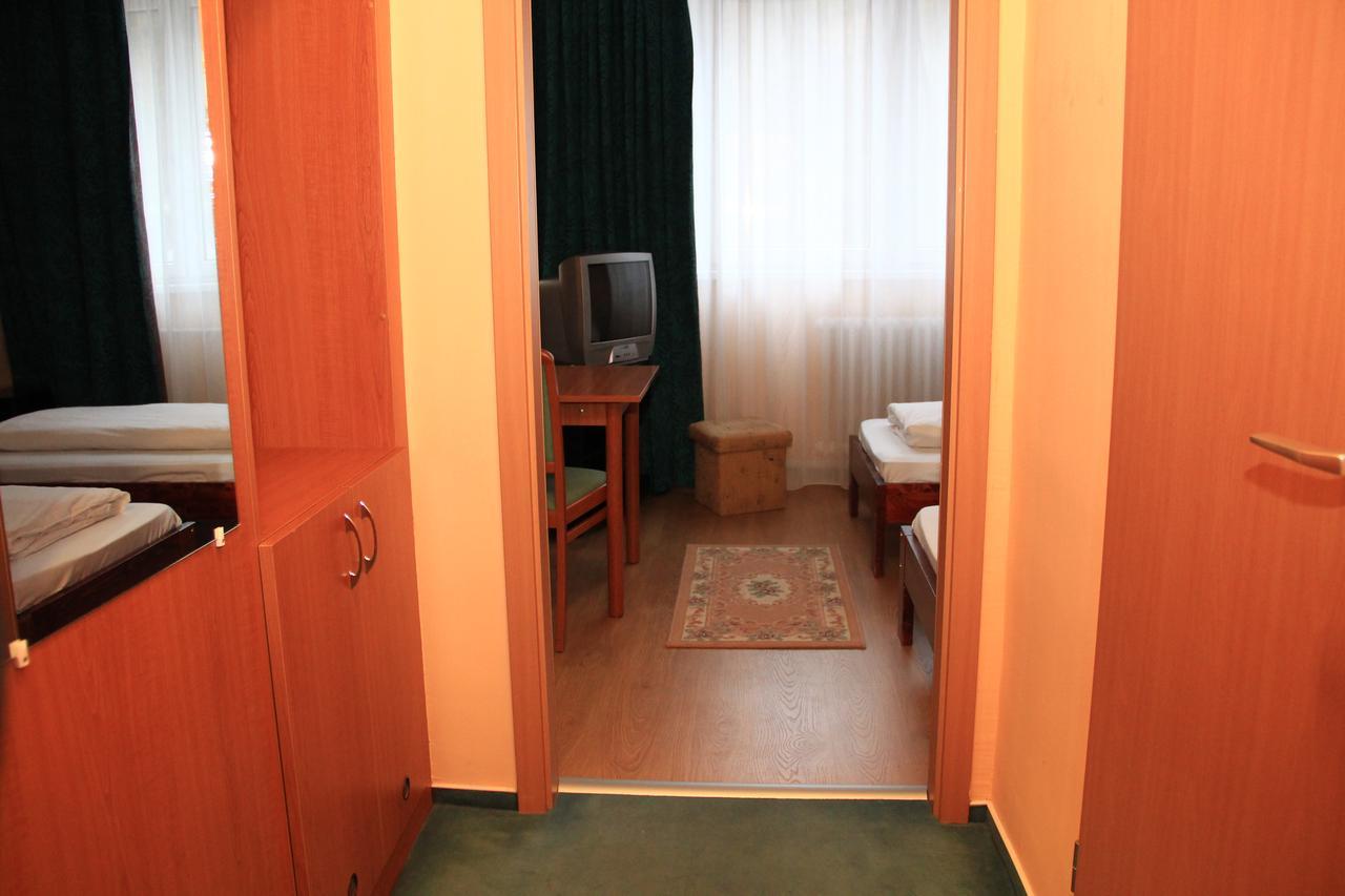 Hotel Ozd Extérieur photo
